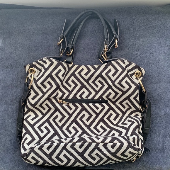 Black & Cream Geometric Canvas Shoulder Bag w/ Gold Hardware - Picture 9 of 13